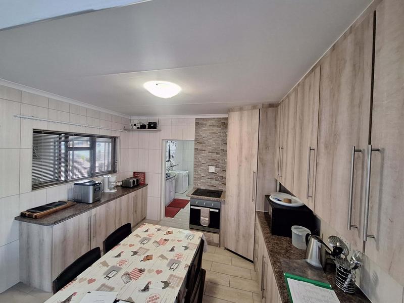 5 Bedroom Property for Sale in Reebok Western Cape